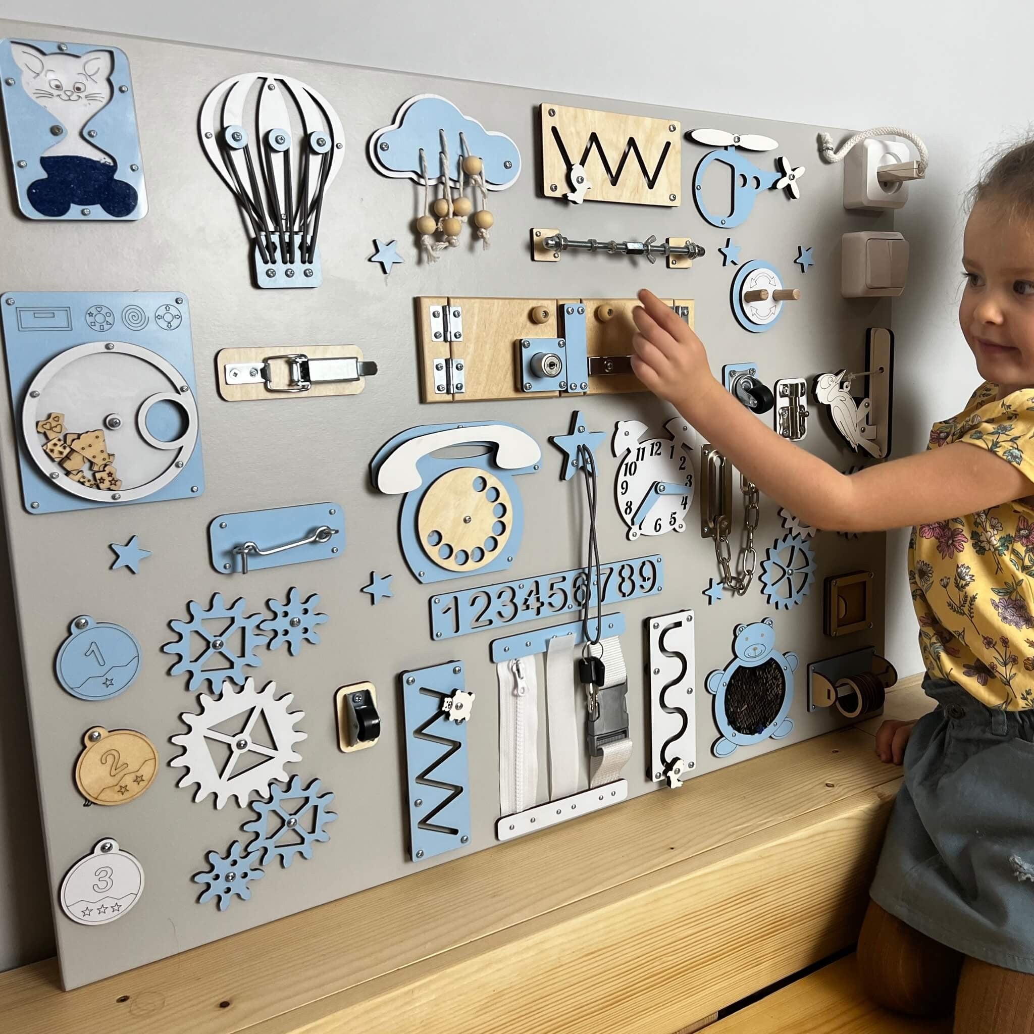 Montessori lavinamoji sienelė/lenta vaikams (60×80 cm)